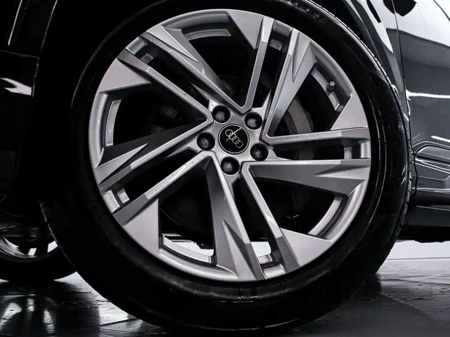 Audi Q7 2024 — фото 16
