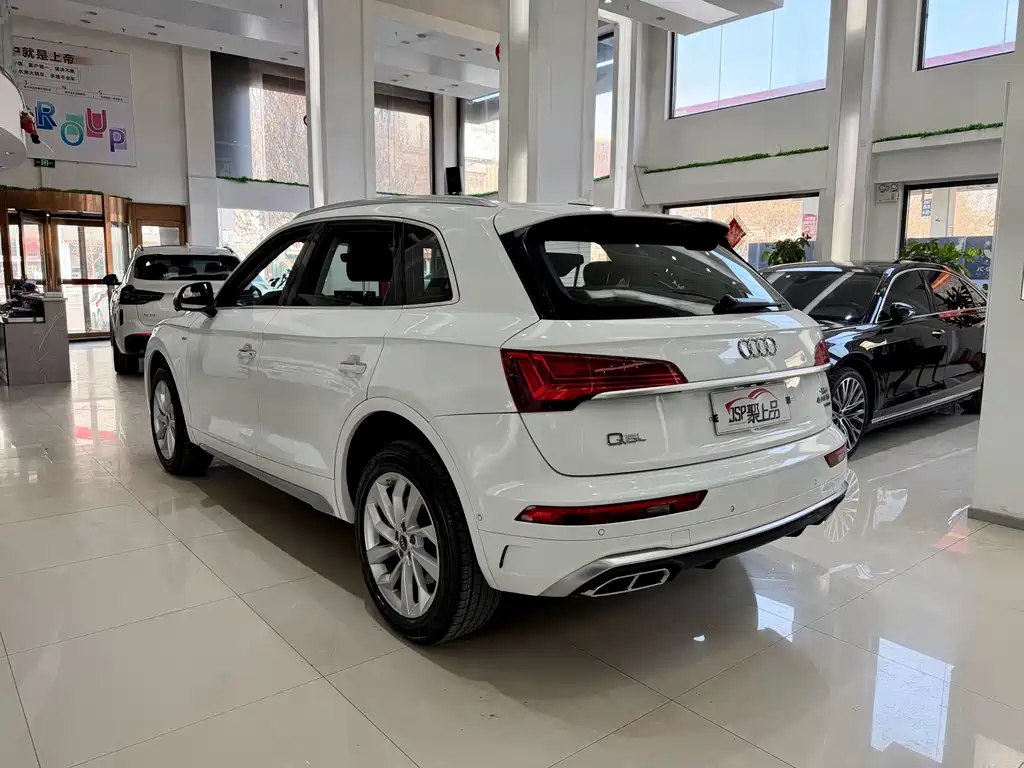 Audi Q5L 2021 — фото 12