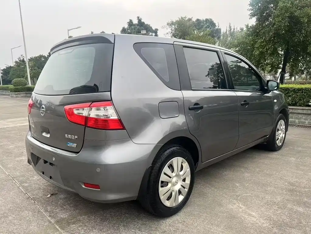 Nissan Livina 2017 — фото 4