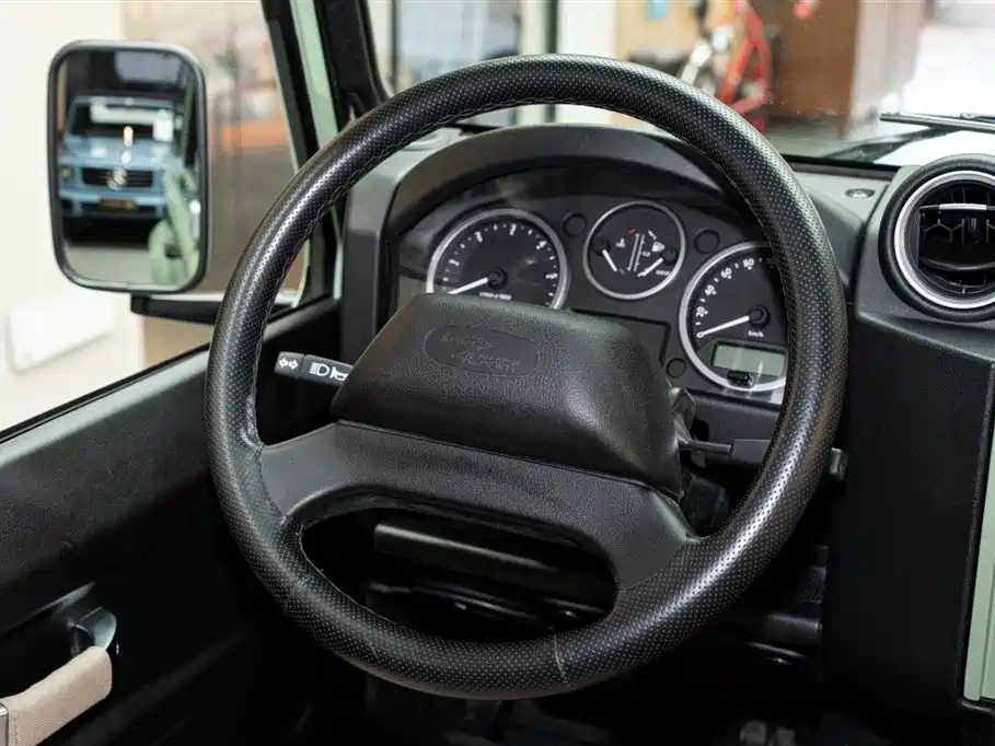 Land Rover Defender 2015 — фото 12