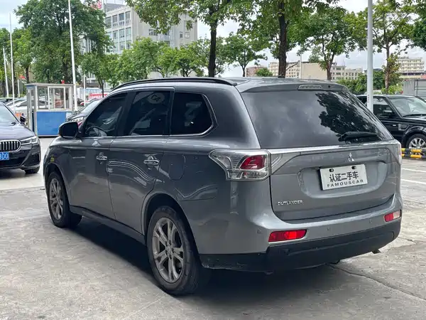 Mitsubishi Outlander 2013