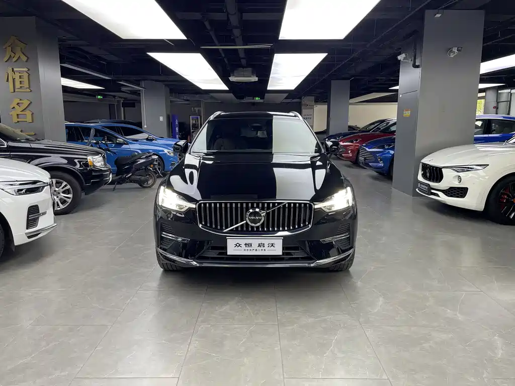 Volvo XC60 2022 — фото 2