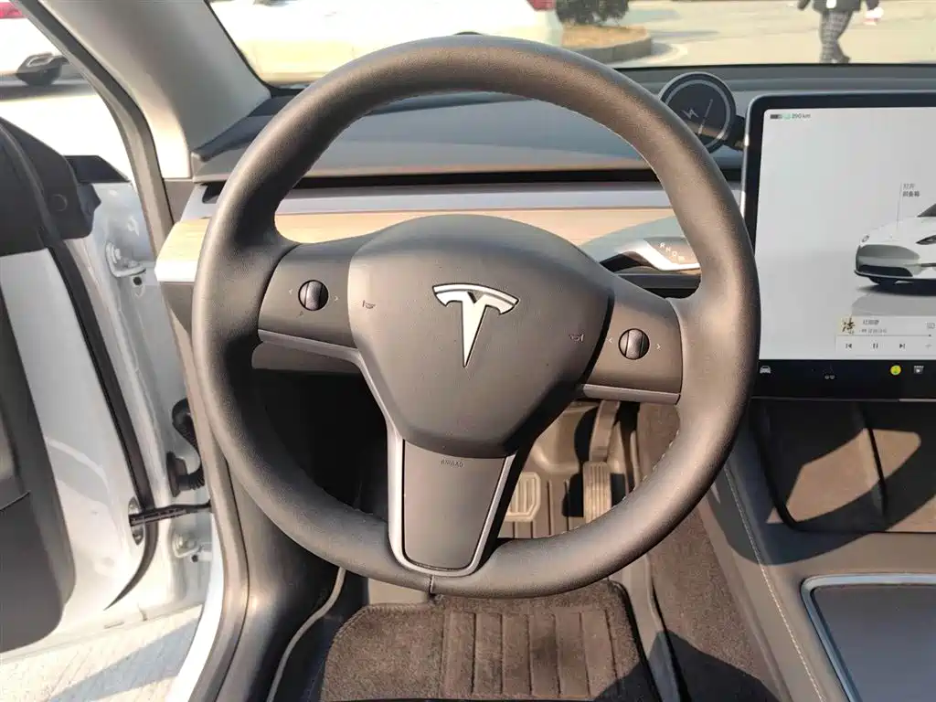 Tesla Model Y 2023 — фото 7