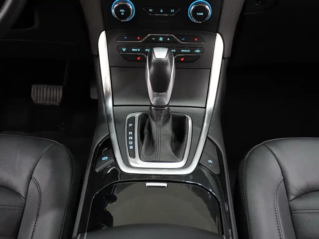 Ford Edge 2018 — фото 14
