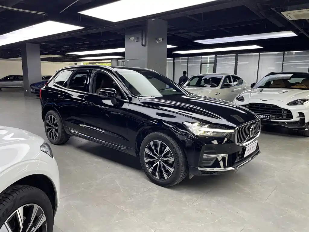 Volvo XC60 2022 — фото 3