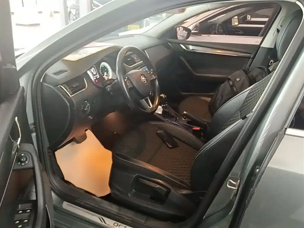 Skoda Octavia 2018 — фото 15
