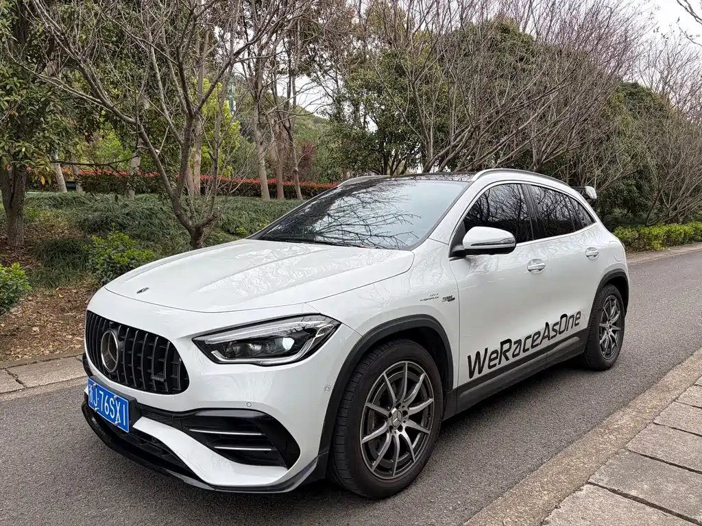 Mercedes-Benz GLA AMG 2023 — фото 2