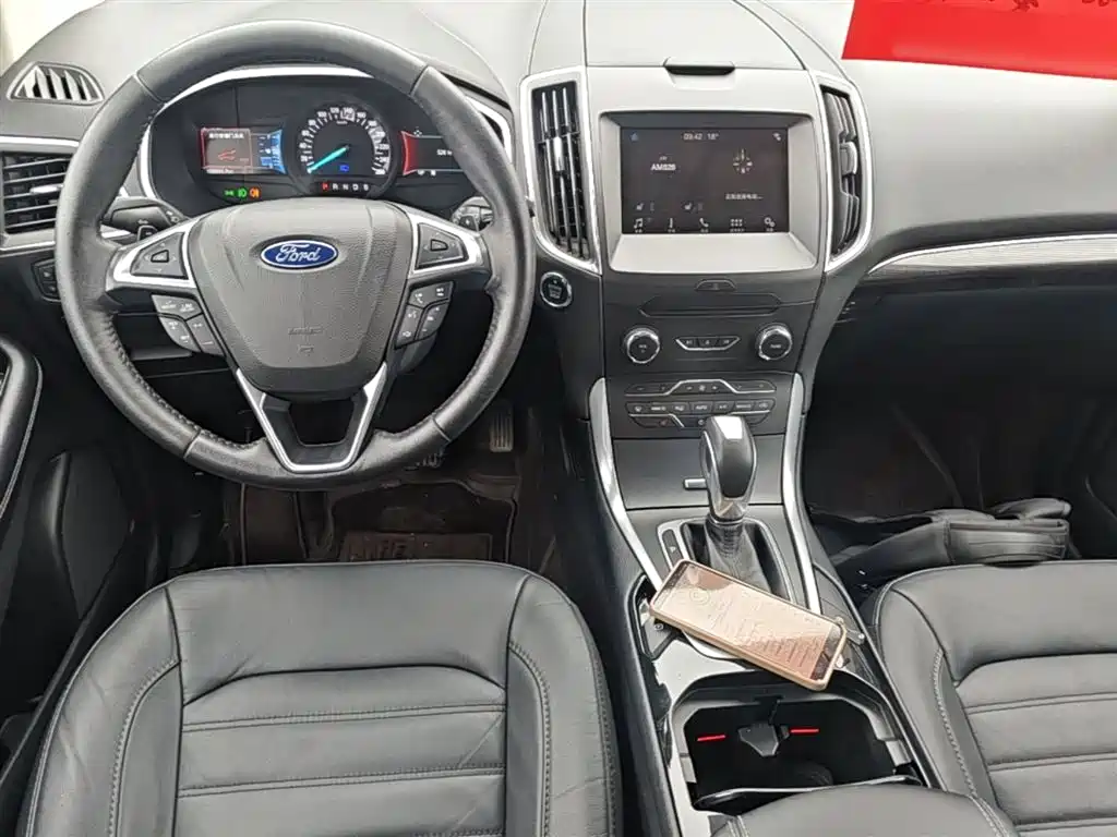 Ford Edge 2019 — фото 10