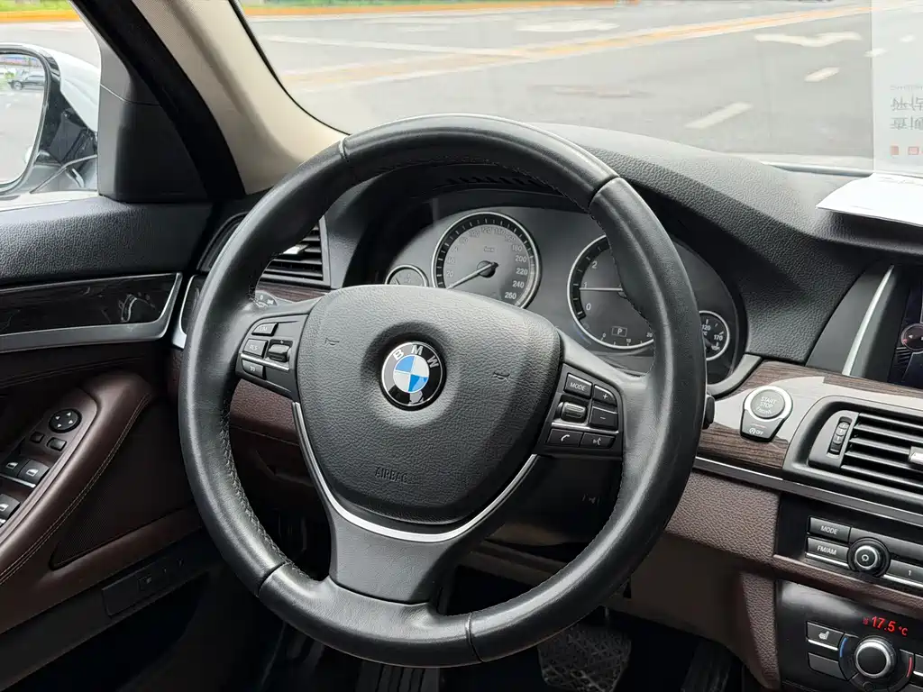 BMW 5 Series 2015 — фото 8