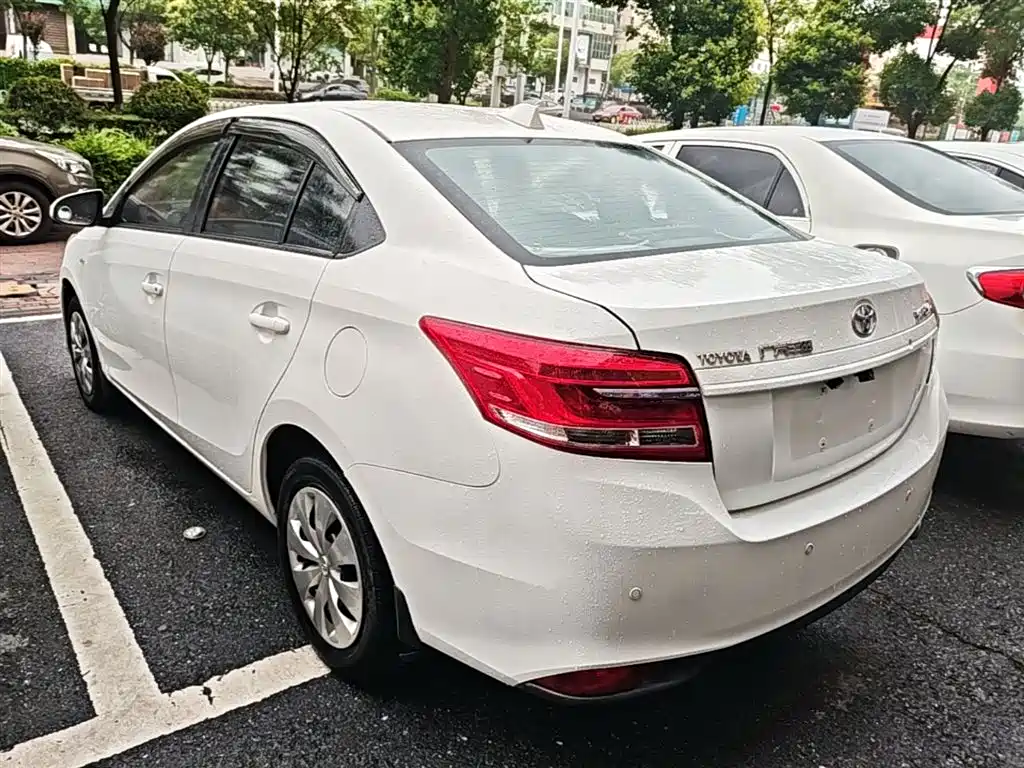 Toyota Yaris L 2019 — фото 5