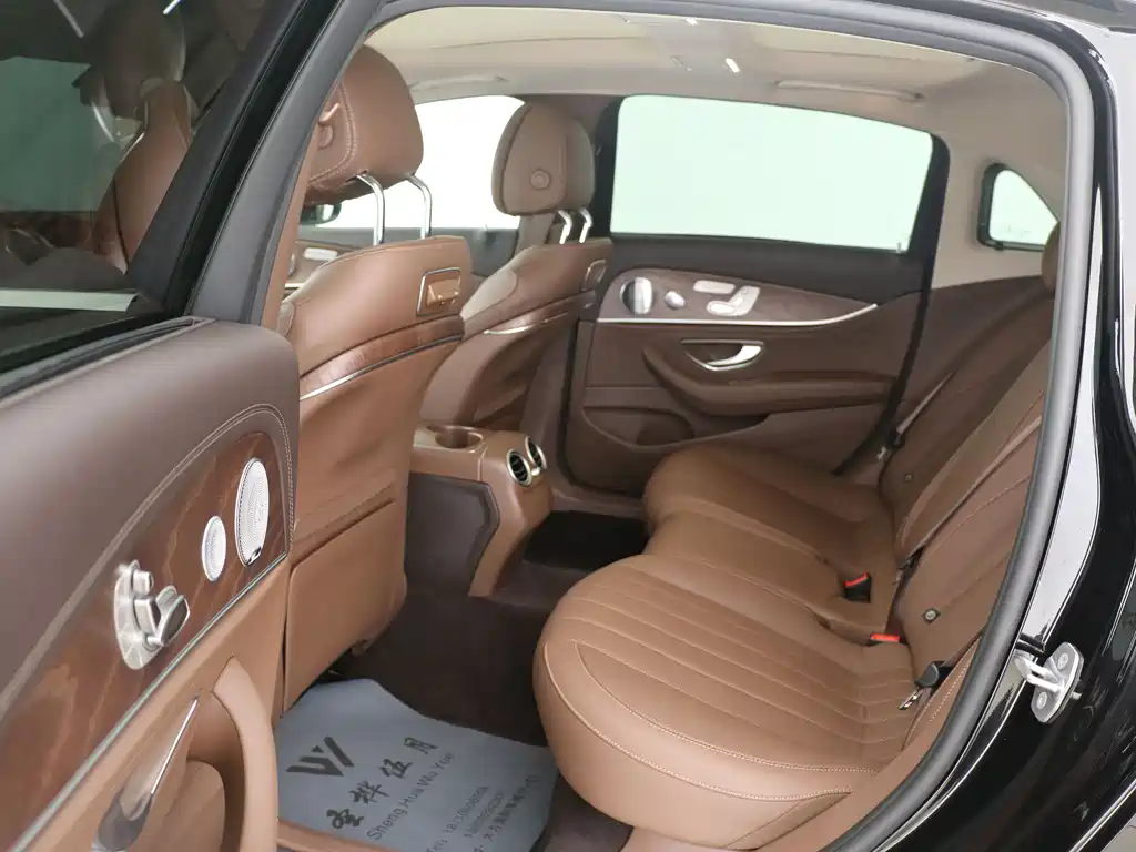 Mercedes-Benz E-Class 2020 — фото 10
