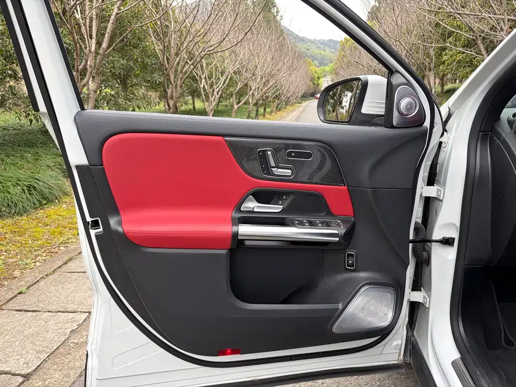 Mercedes-Benz GLA AMG 2023 — фото 12