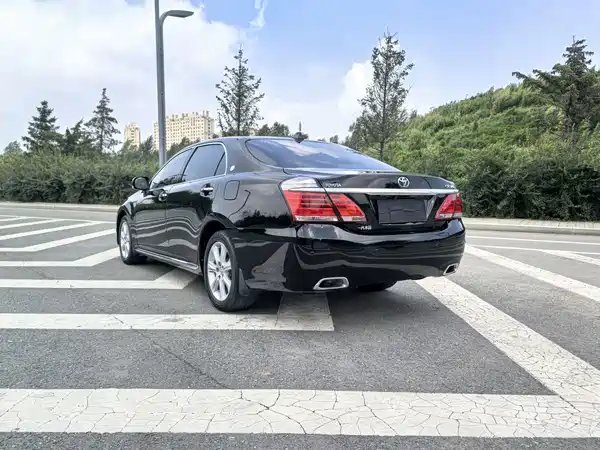Toyota Crown 2014