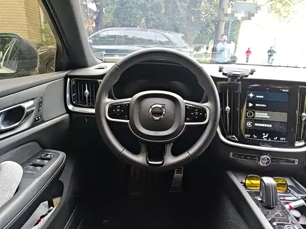 Volvo V60 2022