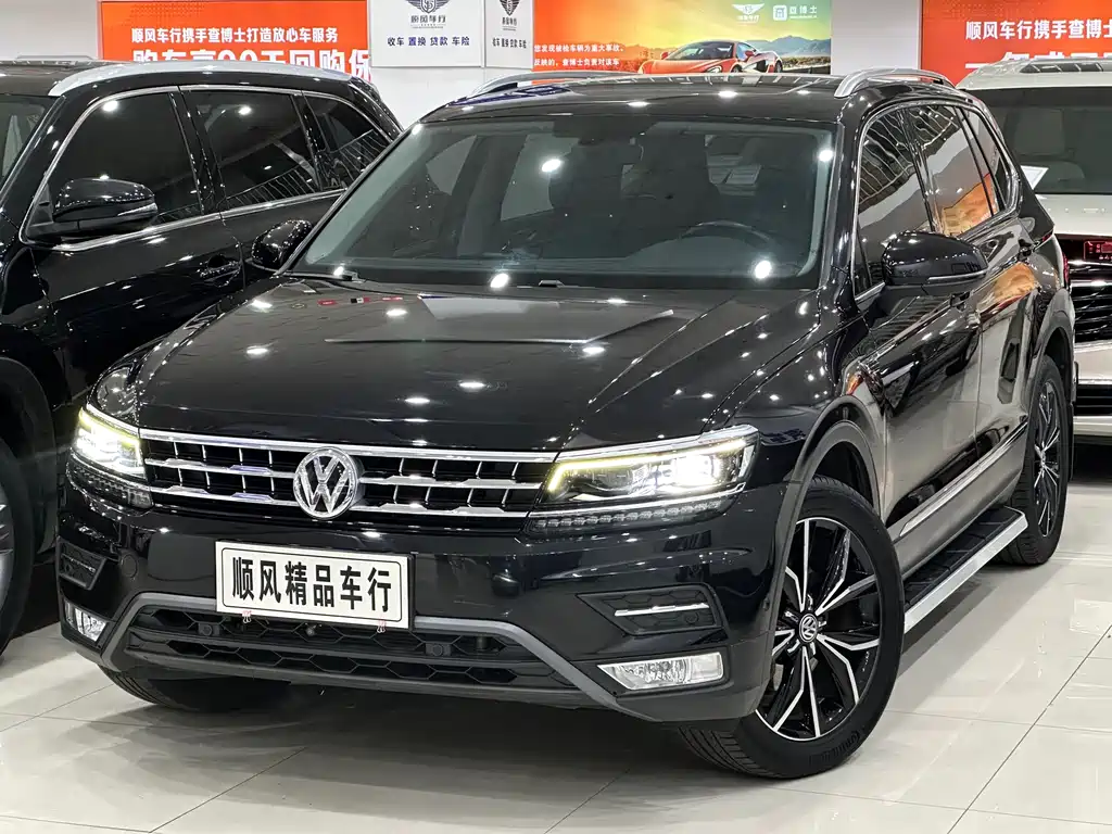 Volkswagen Tiguan L 2018 — фото 1