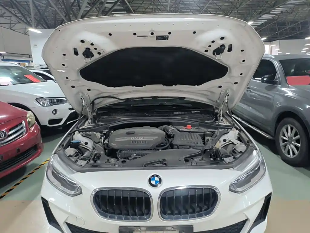 BMW 1 Series 2019 — фото 16