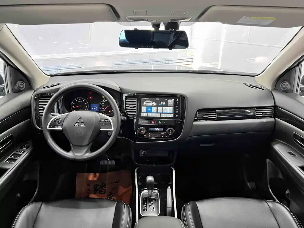 Mitsubishi Outlander 2022 — фото 11