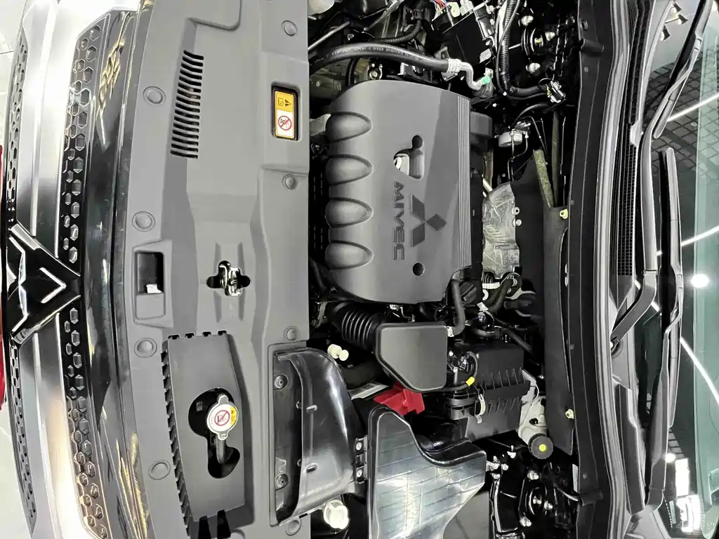 Mitsubishi Outlander 2022 — фото 18