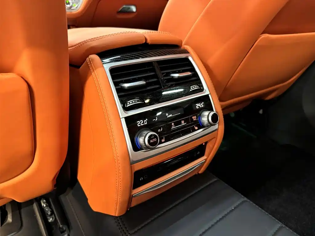 BMW 7 Series 2018 — фото 19