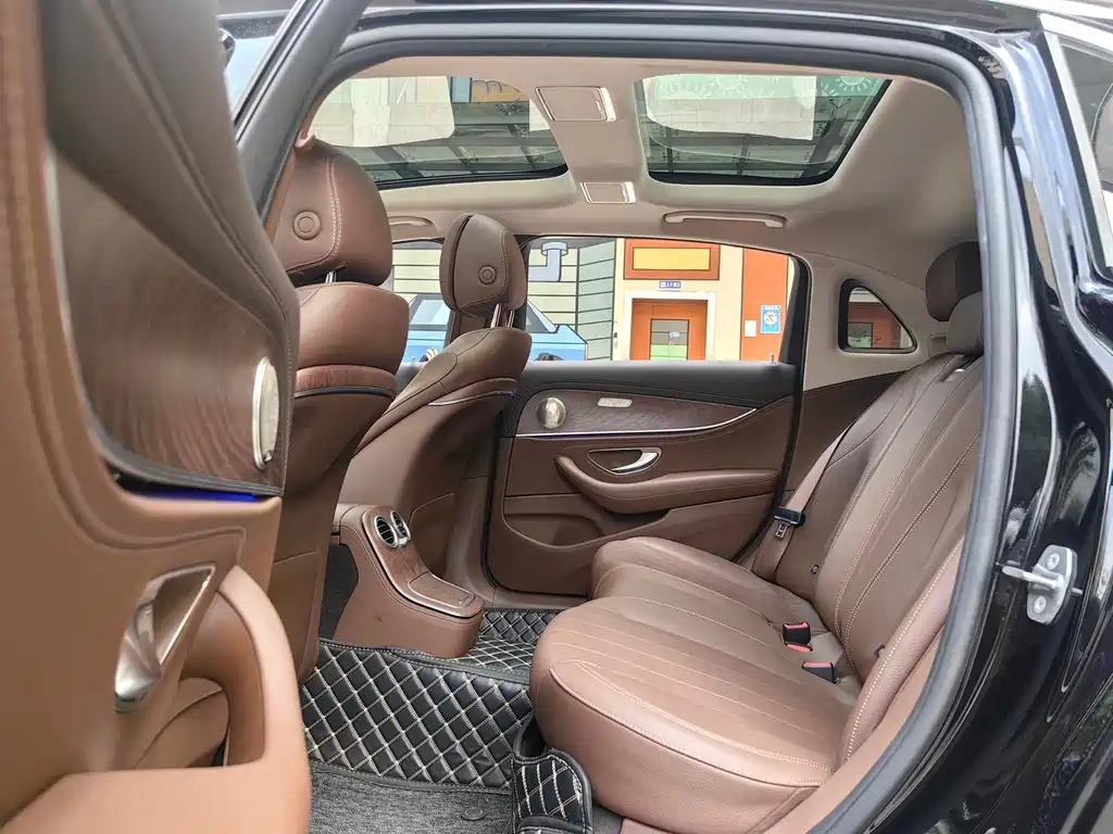 Mercedes-Benz E-Class 2023 — фото 10