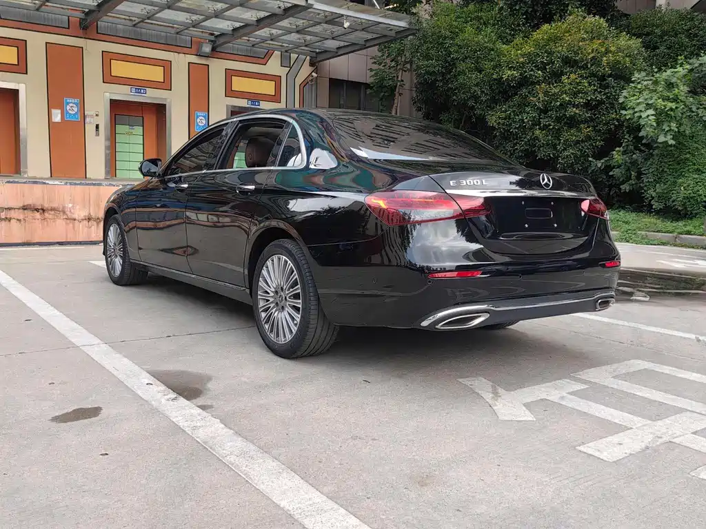 Mercedes-Benz E-Class 2023 — фото 13