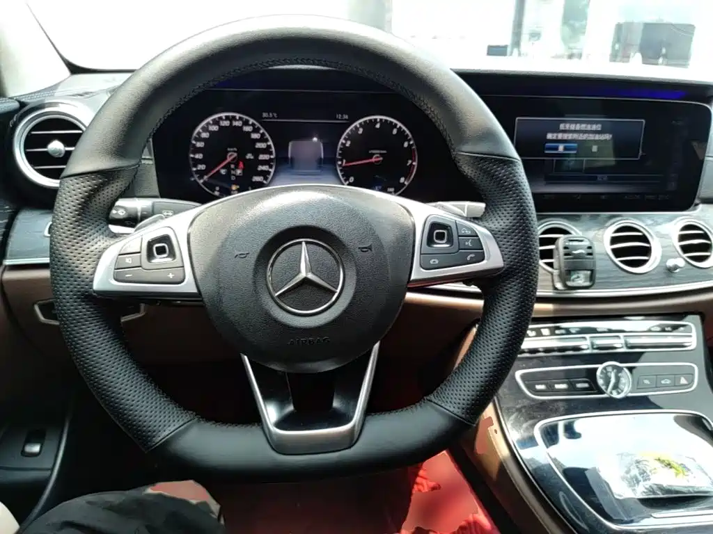 Mercedes-Benz E-Class 2016 — фото 11