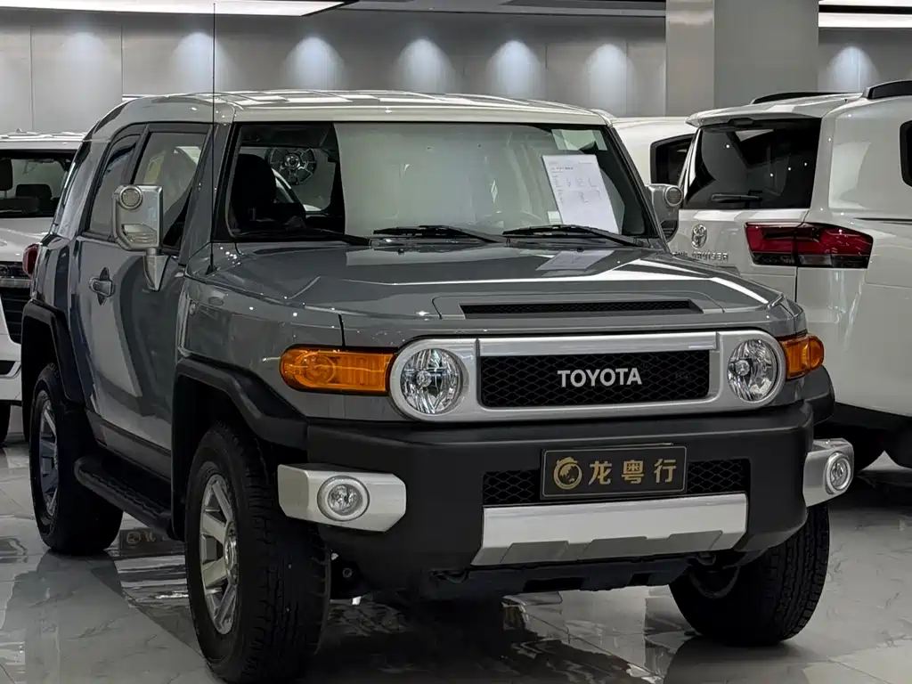 Toyota FJ Cruiser — фото 3