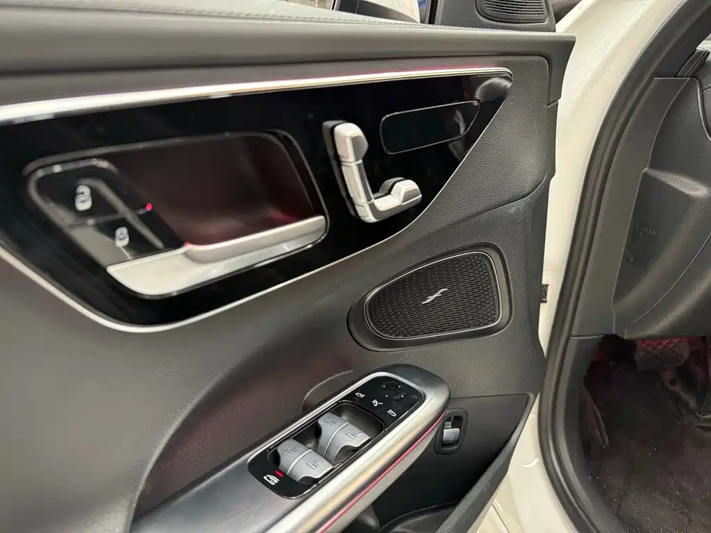 Mercedes-Benz C-Class 2023 — фото 13