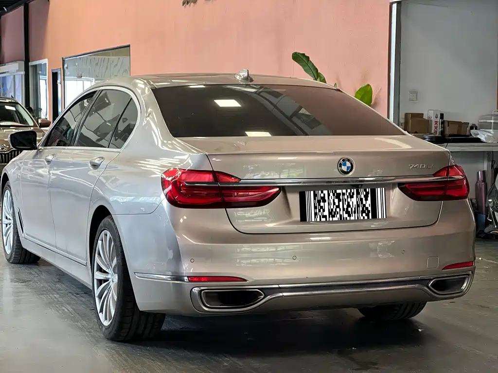 BMW 7 Series 2017 — фото 7