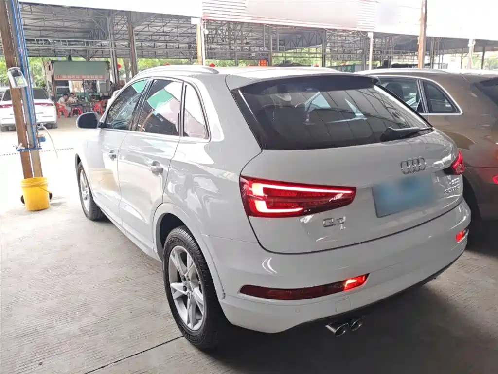 Audi Q3 2017 — фото 23