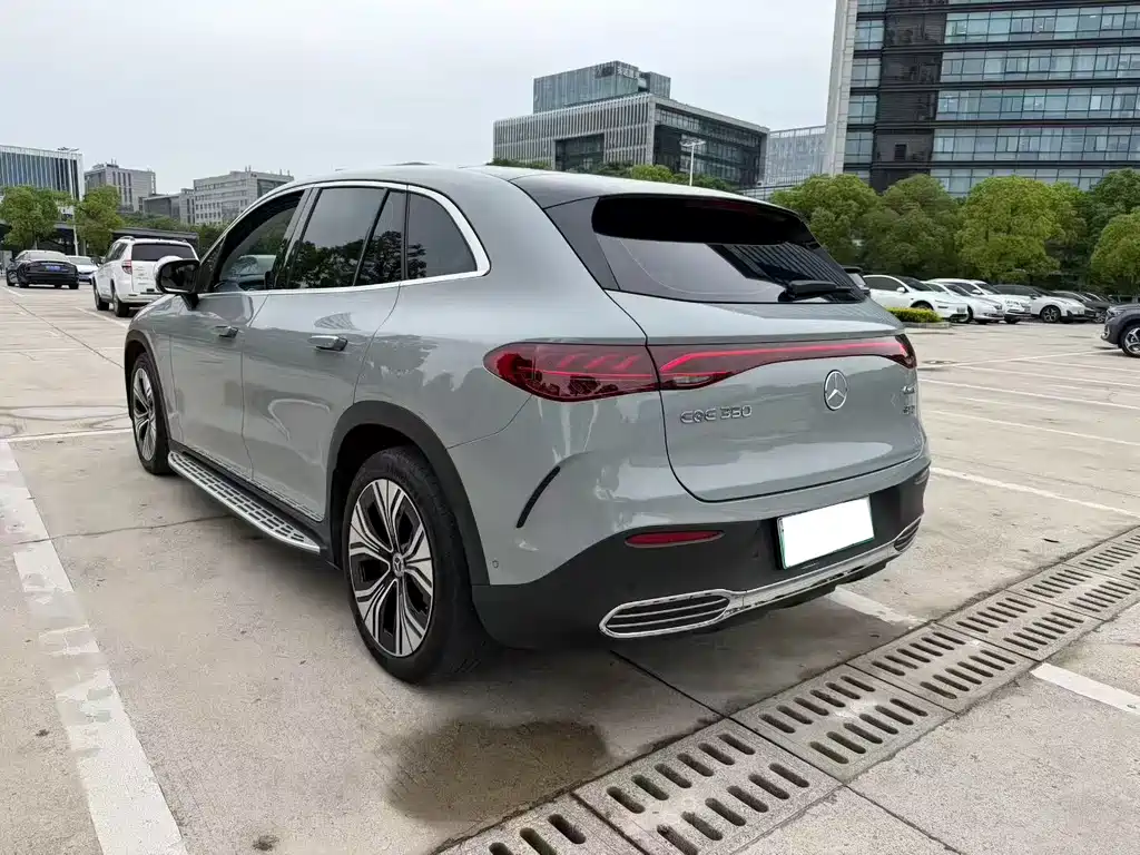 Mercedes-Benz EQE SUV 2024 — фото 9