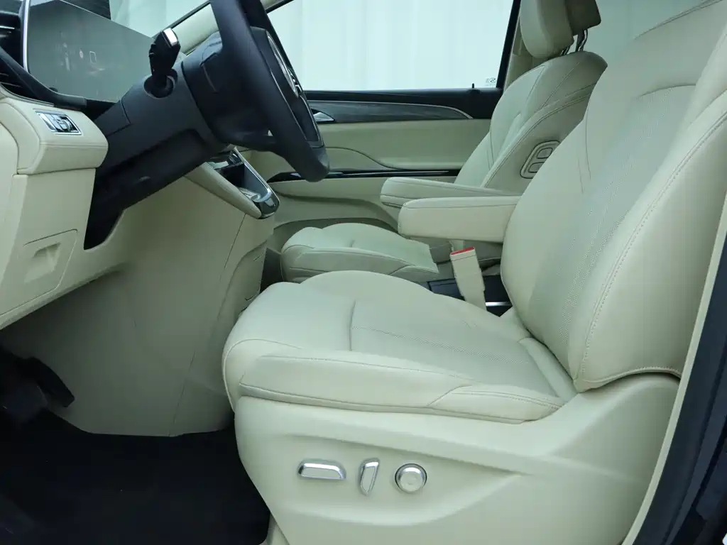 Buick GL8 Hybrid 2025