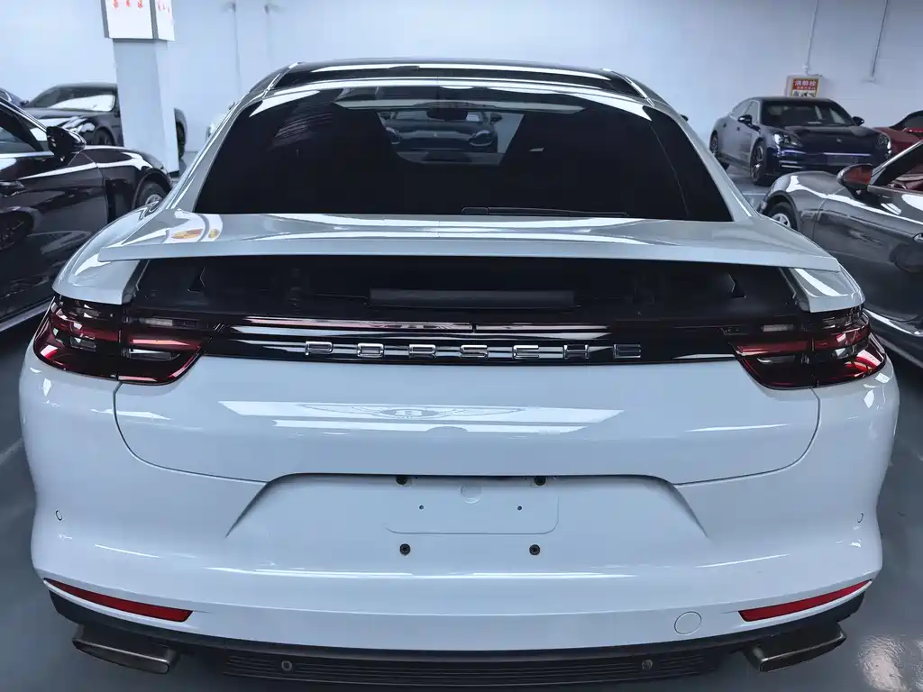 Porsche Panamera 2017 — фото 18