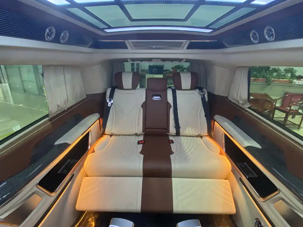 Mercedes-Benz V-Class 2023 — фото 14