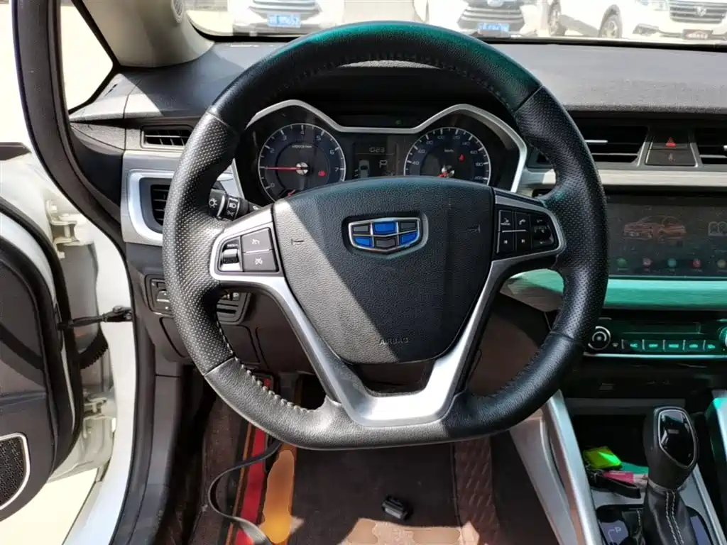 Geely Vision X3 2018 — фото 11