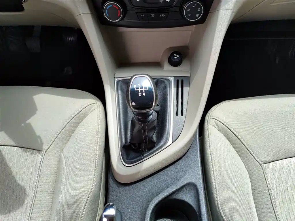 Buick Excelle 2016 — фото 14