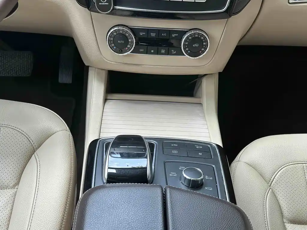 Mercedes-Benz GLS 2018 — фото 29