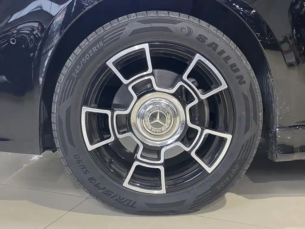 Mercedes-Benz V-Class 2023 — фото 20