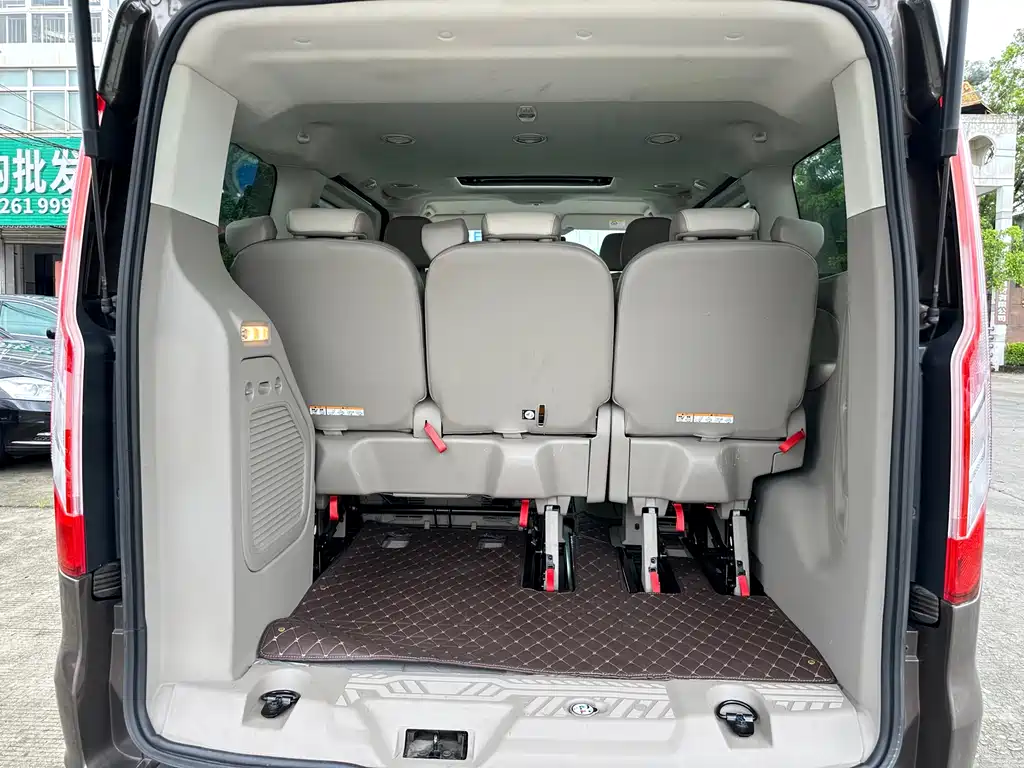 Ford Tourneo 2017 — фото 13