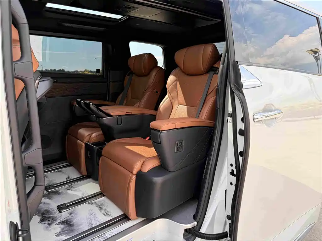 Toyota Vellfire 2024 — фото 11