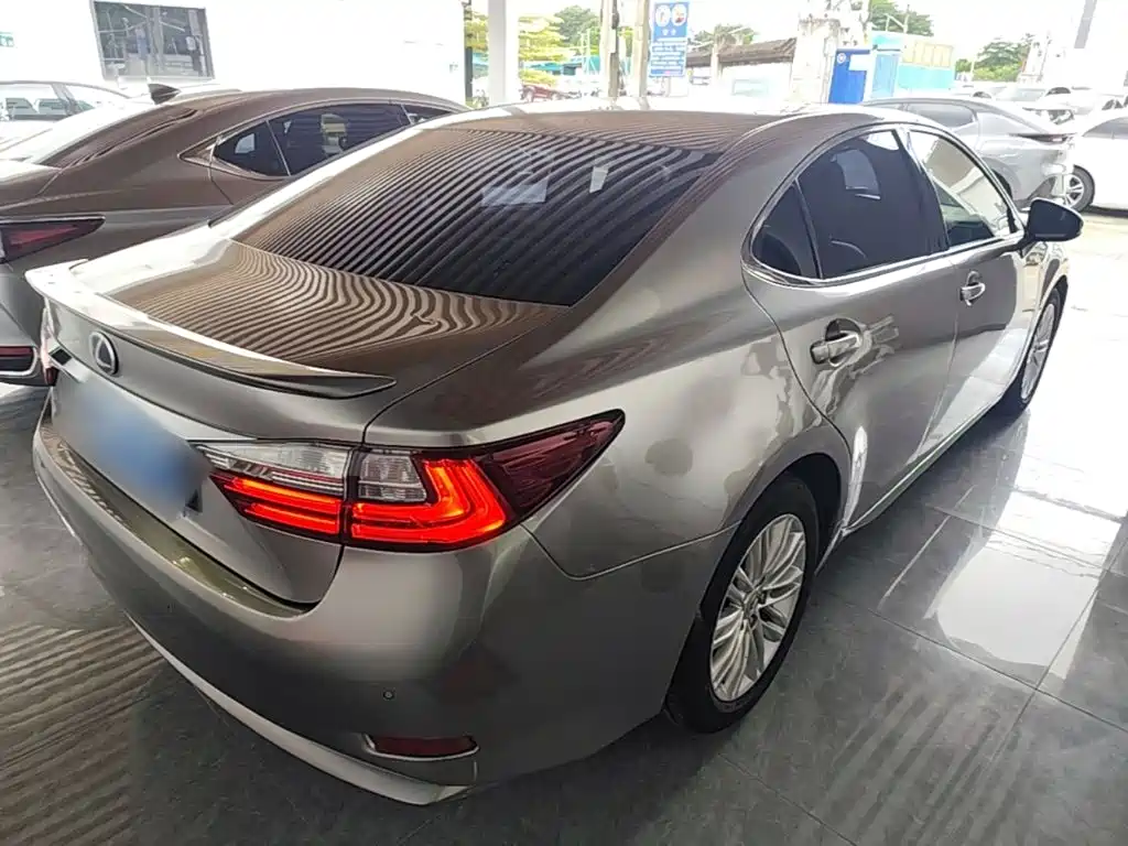 Lexus ES 2016 — фото 7