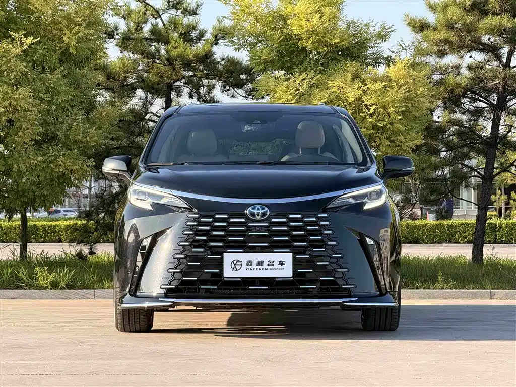 Toyota Granvia 2024
