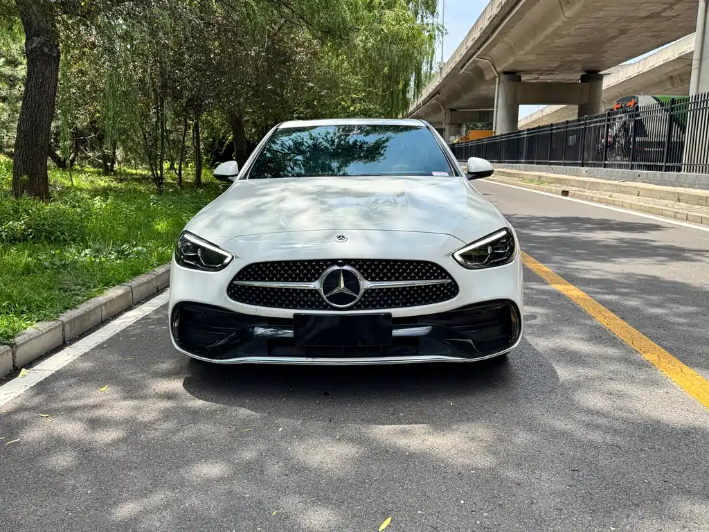 Mercedes-Benz C-Class 2024