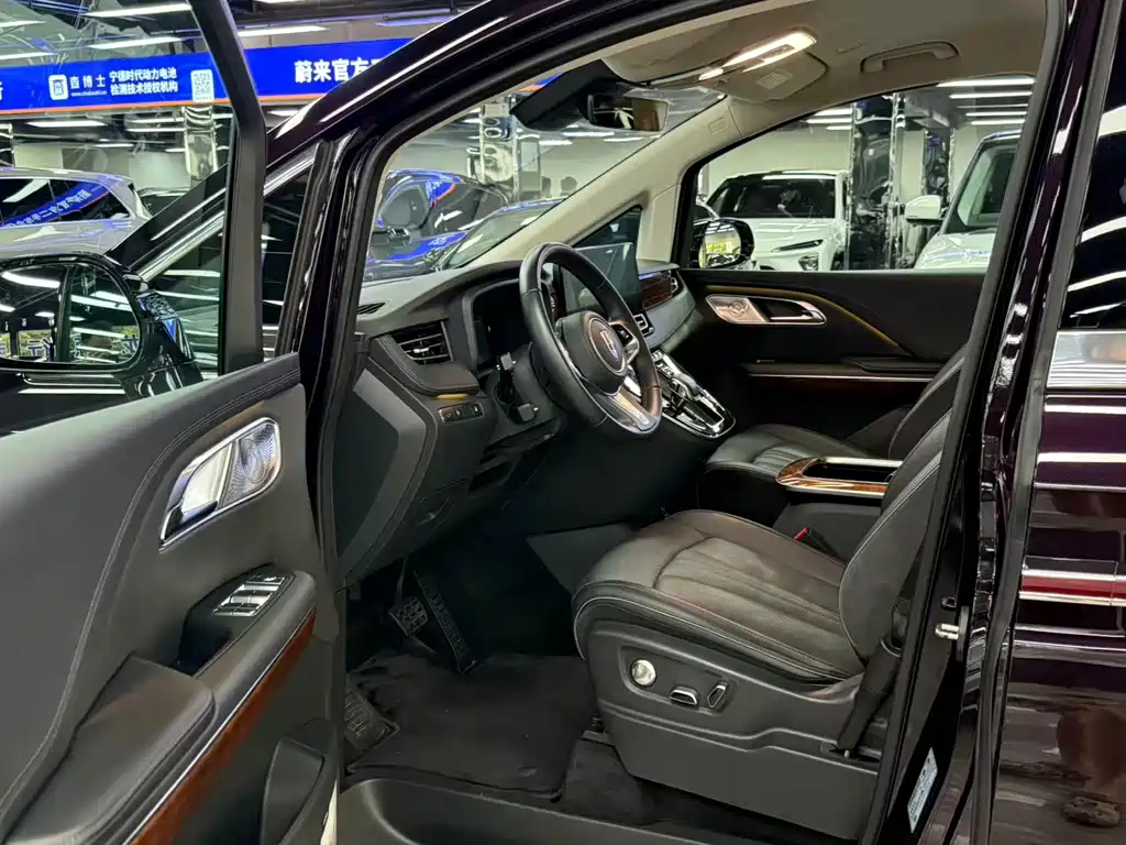 Hongqi HQ9 PHEV 2024
