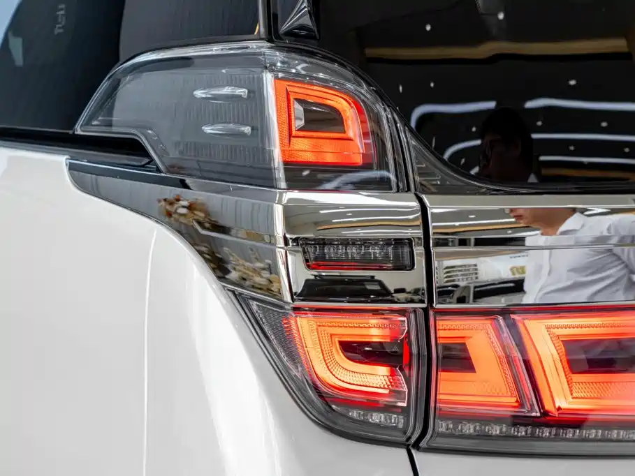 Toyota Vellfire 2021 — фото 9