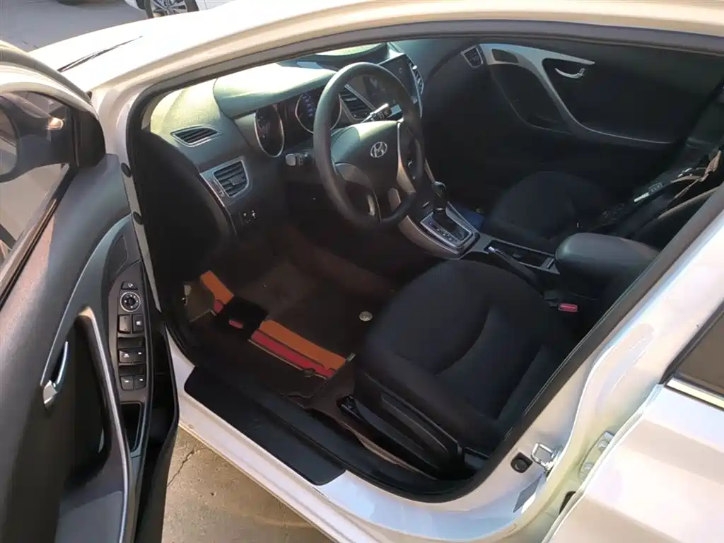 Hyundai Elantra Langdong 2015 — фото 12