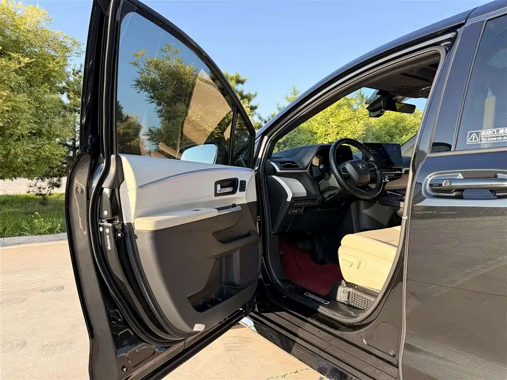Toyota Granvia 2024