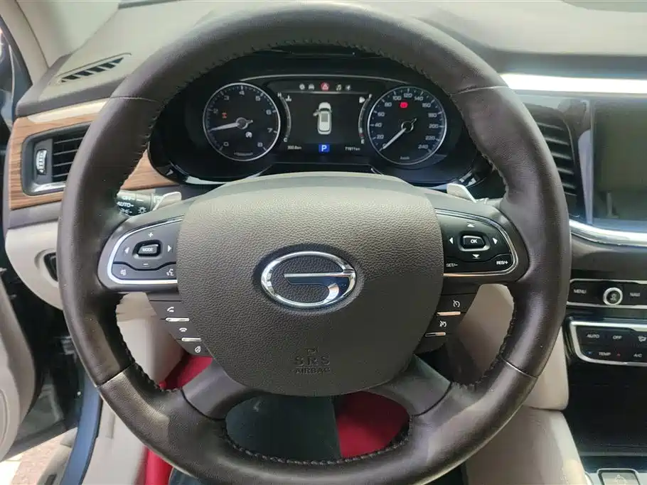 GAC Motor Trumpchi GS8 2017 — фото 15