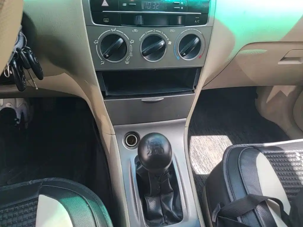 Toyota Corolla 2015 — фото 19