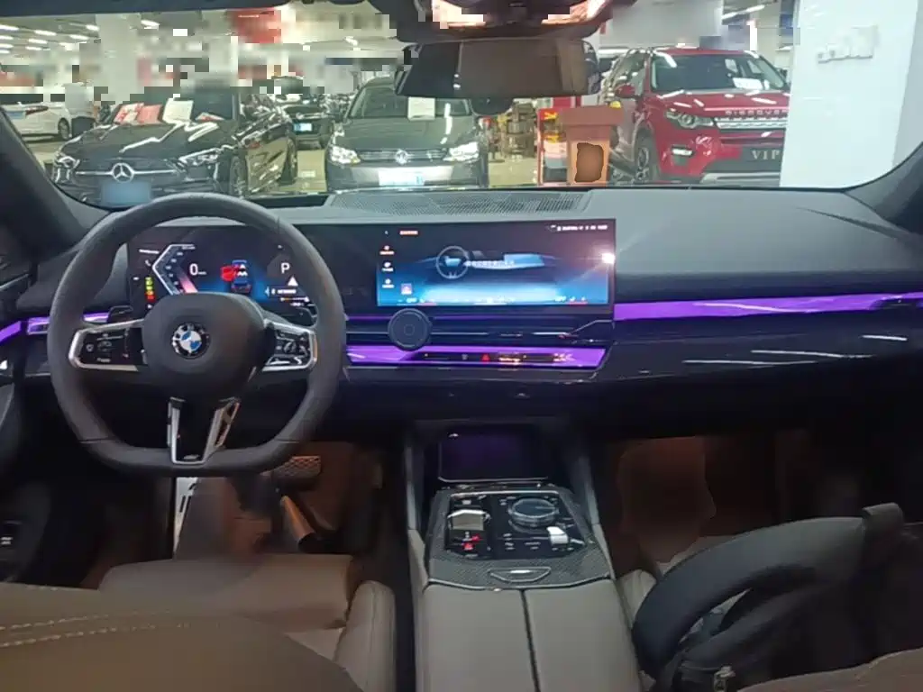 BMW 5 Series 2025 — фото 10